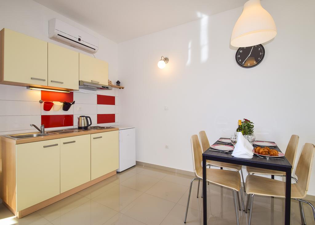Amadrian Apartments Σίμπενικ Εξωτερικό φωτογραφία